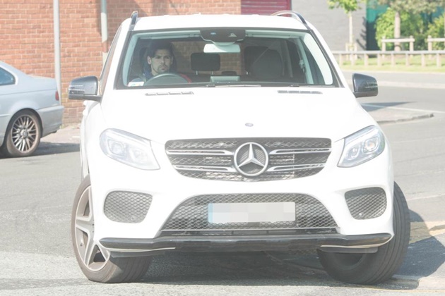 Nolito với chiếc Mercedes 4x4.