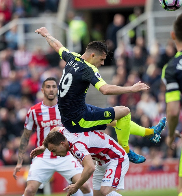 Xhaka chơi rất nhiều trong hôm nay.