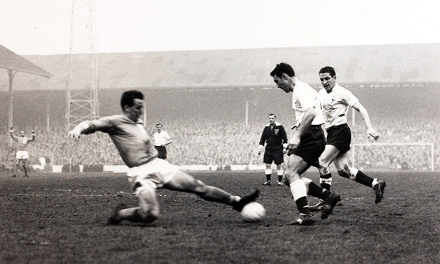 Tottenham vs Blackpool trong một trận đấu ở năm 1961.
