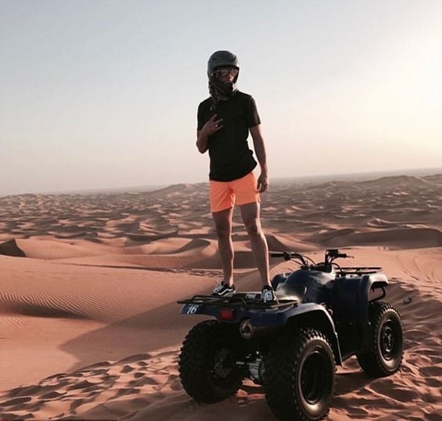 Adnan Januzaj chọn sa mạc để thỏa thú đua xe.