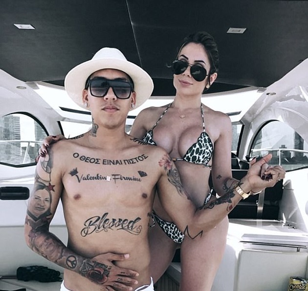 Firmino bắt đầu quen với Larissa vào năm 2013.