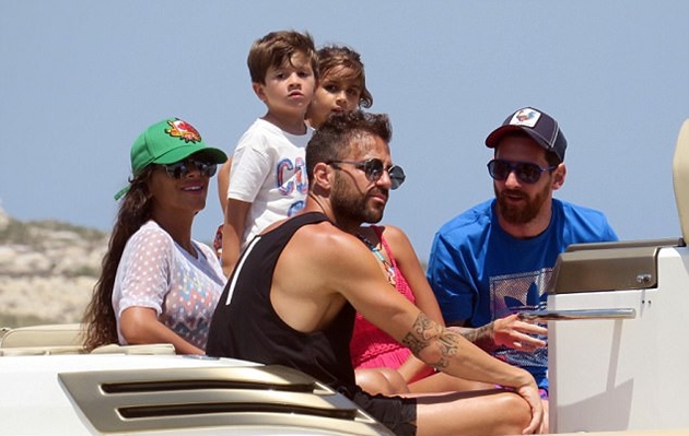 Gia đình Fabregas và Messi đang nghỉ dưỡng tại đại Balaeric.