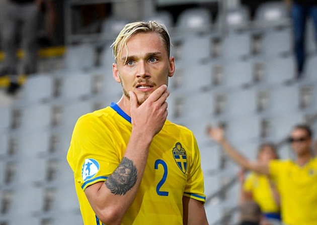 Wahlqvist của U21 Thụy Điển cũng vừa mới điền tên vào "bảng vàng".