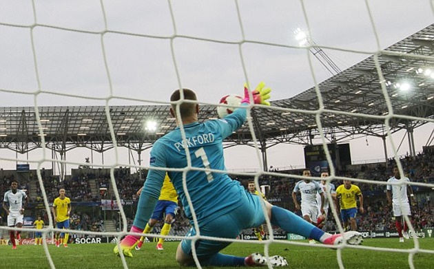 Không hẳn Pickford xuất sắc, chỉ là cú panenka của tuyển thủ Thụy Điển quá lộ.