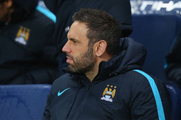 Richard Wright thủ môn của Arsenal và Man City có 12 lần ra sân cho Arsenal, 0 cho Man City nhưng lại có 2 danh hiệu Premier Leagu.