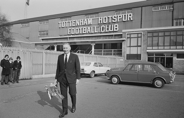 Chiếc League Cup của Tottenham vào năm 1971 sau khi họ đánh bại Aston Villa 2-0 trong trận Chung kết.