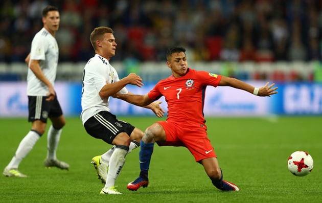 Kimmich đã chơi một giải đấu tuyệt hay khi lên công về thủ rất nhịp nhàng. Ở trận chung kết, anh và các đồng đội không cho Sanchez nhiều đất diễn.