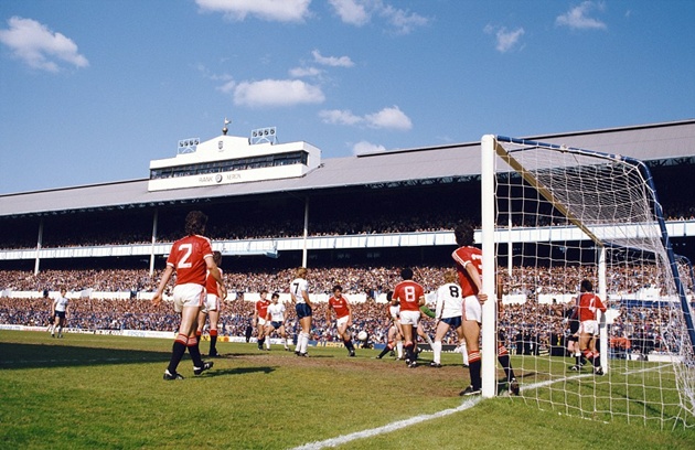 Trận hòa 1-1 giữa Man Utd và Tottenham ở mùa giải 1983/84.