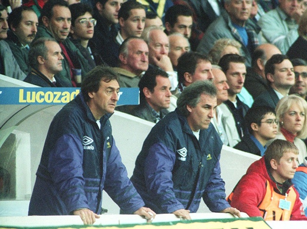 Gerry Francis (phải) - khi mới được bổ nhiệm làm HLV trưởng Gà trống năm 1994.