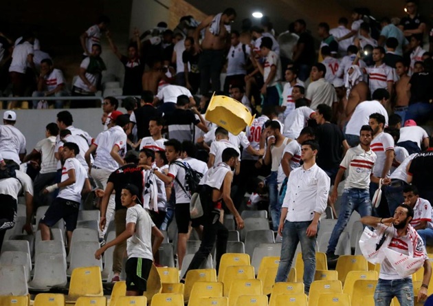 Đánh nhau dữ dội trong một trận đấu tại Ai Cập - Bóng Đá