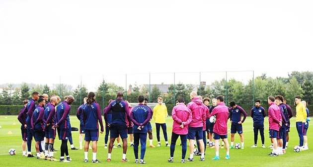 Đội trẻ và đội một cùng tập trung với nhau.