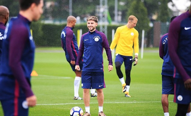 Đây là Patrick Roberts, ngôi sao trẻ của Man City, hiện đang chơi ở lứa U18.