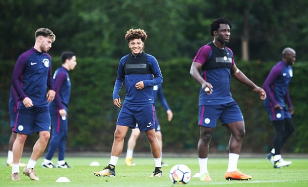 Việc chơi bên cạnh những người đàn anh giàu kinh nghiệm sẽ giúp các cầu thủ trẻ trưởng thành. Ngày 20