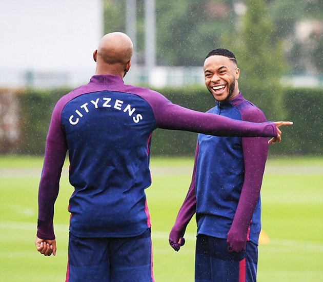 Song không vì thế vị trí của Sterling sẽ bị đe dọa.