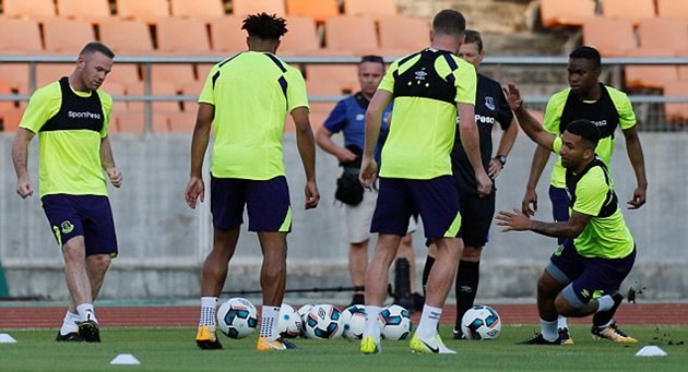 Ngoài Rooney, những cái tên khác như Davy Klaassen, Michael Keane, Jordan Pickford hay Sandro Ramirez cũng sẽ có trận ra mắt trong màu áo Everton.