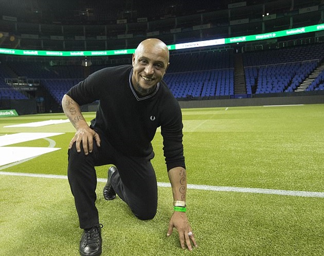 Với sân bóng chỉ dành cho 6 người, các thủ môn sẽ ứng phó thế nào với những pha nã đại bác của Carlos?