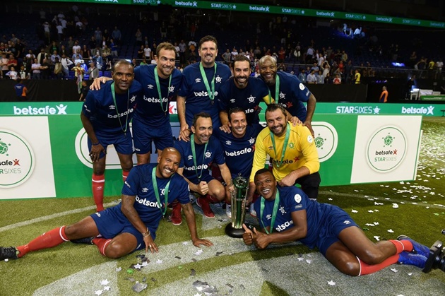 Pires và các đồng đội đăng quang ở giải Star Sixes - Bóng Đá