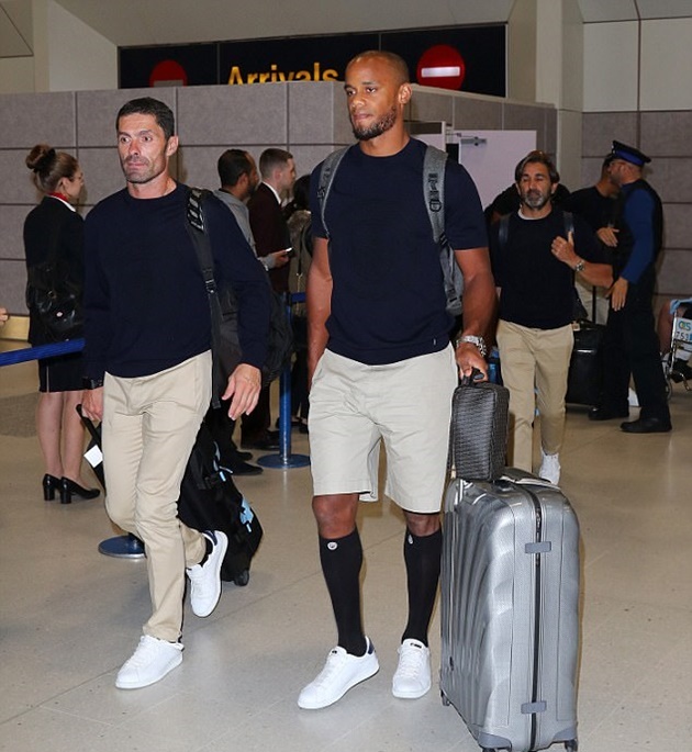 Đội trưởng Kompany tiếp tục là thủ lĩnh ở hàng phòng ngự Man City. Mới đây, Pep cũng tuyên bố ông không mua thêm bất cứ trung vệ nào.