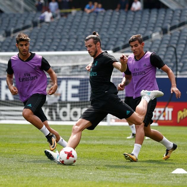 Bale cũng có tham gia tập luyện cùng đồng đội.