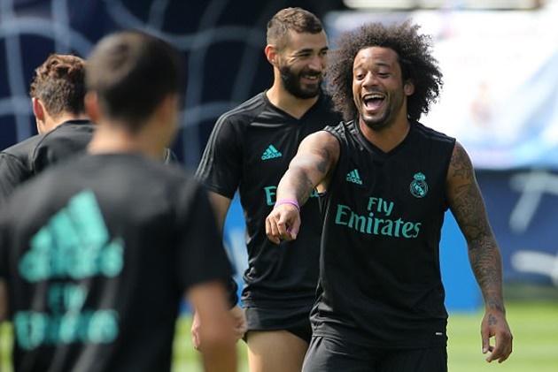 Marcelo ở đâu, tiếng cười kèm theo đấy.