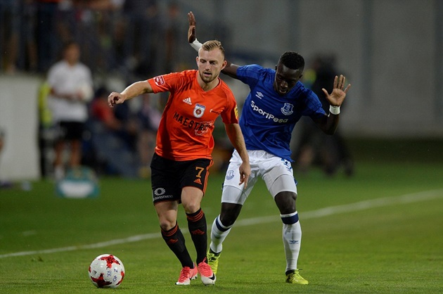 Everton không tấn công dồn dập ngay từ đầu.