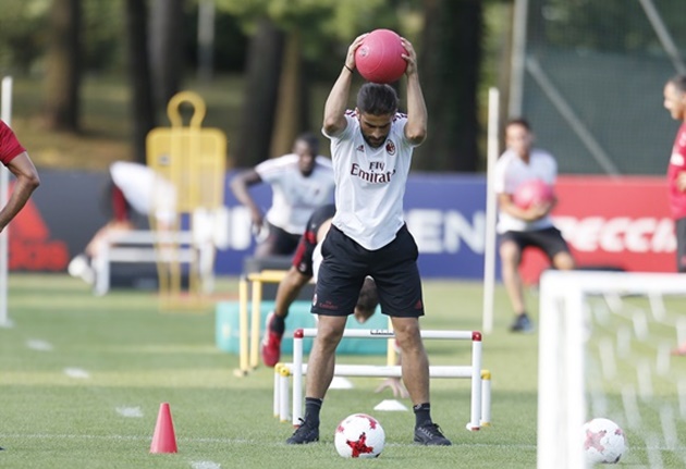 Tân binh Rodriguez tranh thủ ghi điểm với người thầy mới.