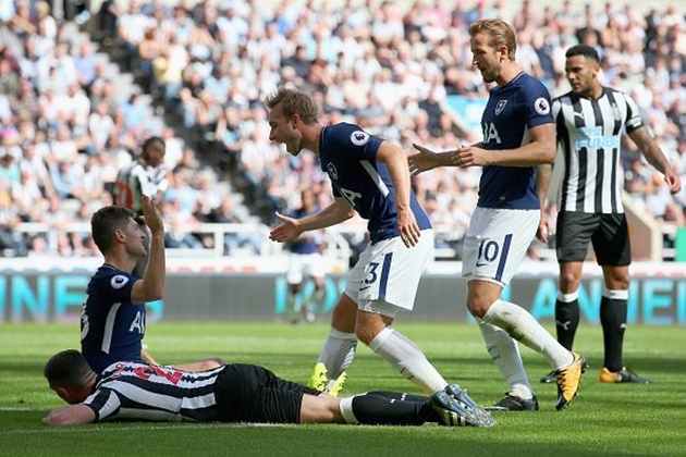Ben Davies khép trận thắng của Tottenham bằng pha lập công ở phút 60.