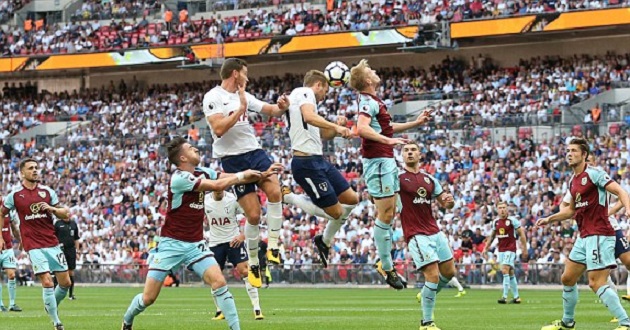 Sau giờ nghỉ giải lao, Tottenham tập trung nhồi bóng bổng nhiều hơn.