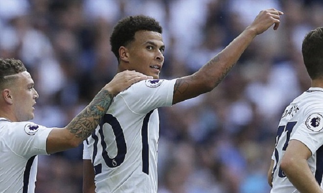 Trong trận khai màn trước Newcastle, Alli cũng đóng góp một bàn thắng cho đội nhà.