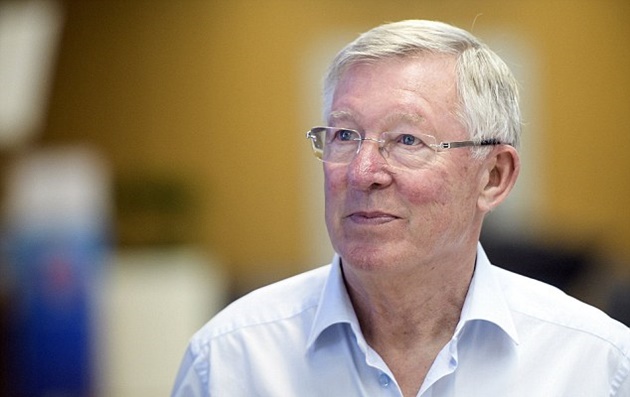 Sir Alex dù không ồn ào nhưng vẫn được các phóng viên "săn sóc kĩ".