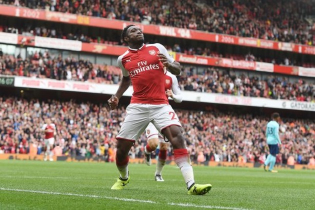 Welbeck đập tan chỉ trích bằng một phong độ thăng hoa.