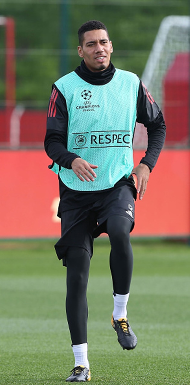 Cặp trung vệ của Man Utd đã phạm khá nhiều sai lầm trong trận gặp Stoke. Liệu Smalling có được tin dùng giữa tuần tới?