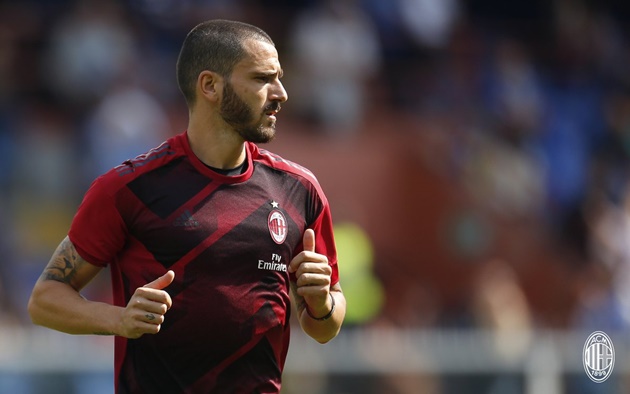Trung vệ dày dặn Bonucci sẽ là thủ lĩnh của hàng phòng ngự Milan tối nay.
