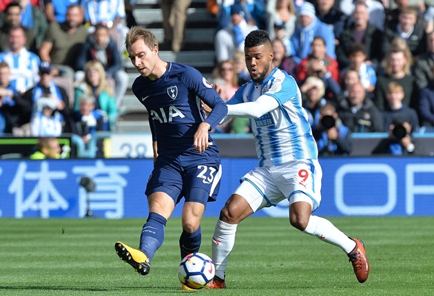 Sang hiệp hai, Tottenham chủ động đá chậm để giữ sức.