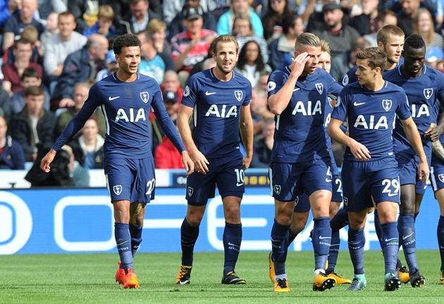 Phút 90+3, Sissoko - cầu thủ mới vào sân kết liễu trận đấu bằng cú vung chân khá dễ dàng.