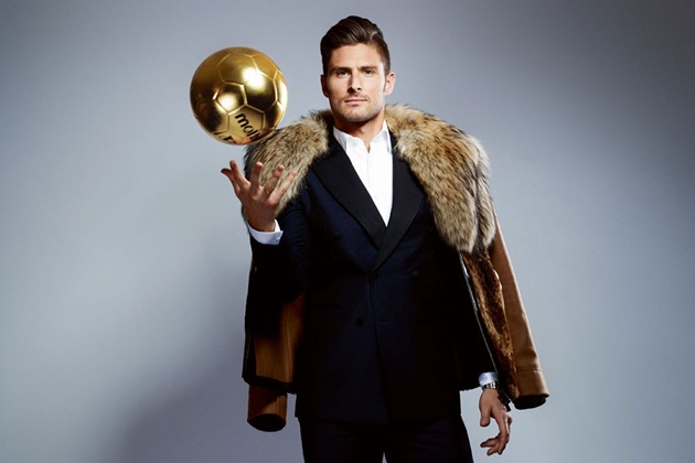 Với thân hình cường tráng cùng chiều caohown 1m90, Giroud dễ dàng "đốn tim" các fan nữ.