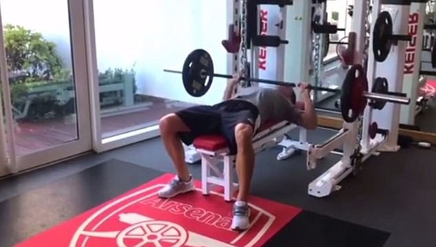 Hiện tại, Ozil đang trong quá trình tích lũy thể lực sau chấn thương đầu gối.