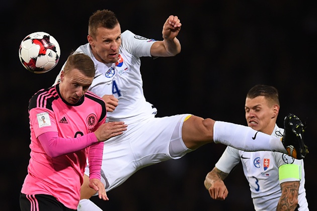 Tuy nhiên, Slovakia vẫn phòng ngự kiên cường.