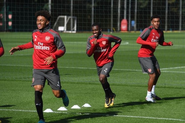 Chưa kể, ông Wenger cũng đang muốn Iwobi chơi ở vị trí hộ công.