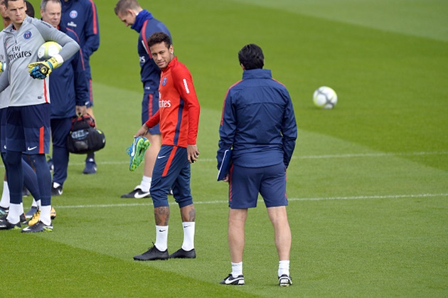 Điều này cũng xóa đi những nghi ngờ rằng Neymar đang "bật" lại người thầy của mình.