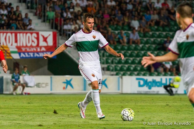 Phút 50, Lolo gỡ hòa cho đội chủ nhà từ một tình huống phạt đền.