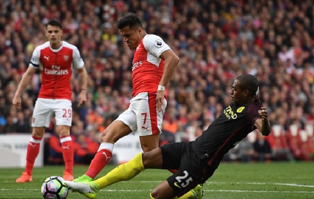 Sanchez rất có duyên trong những cuộc đối đầu với Man City.