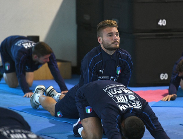 Immobile hì hục chống đẩy, chờ ngày