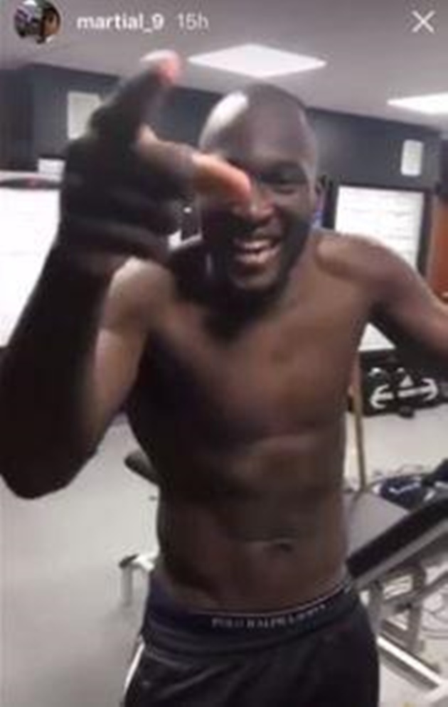 Chân sút này cũng góp 1 bàn thắng trong đêm qua và chấm dứt chuỗi 7 trận tịt ngòi.