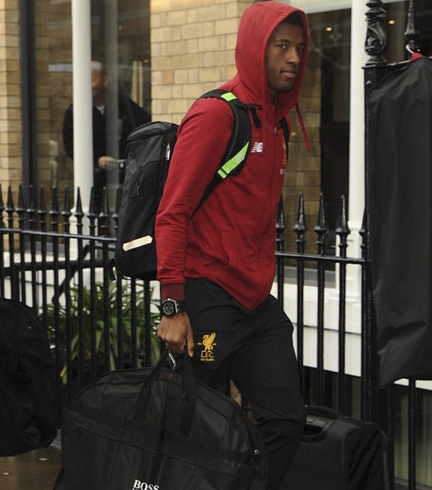 Georginio Wijnaldum được giao nhiệm vụ chia cắt Bakayoko và Kante.