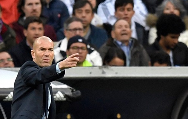 Zidane yêu cầu các cầu thủ phải chơi nhanh hơn trong nửa giờ đồng hồ còn lại.