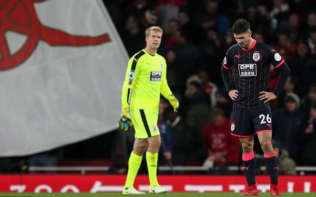 Thắng trận này, Arsenal vững vàng ở một vị trí trong top 4. Còn Huddersfield hiện chỉ cách nhóm cầm đèn đỏ 5 điểm.