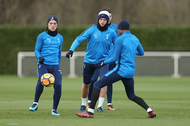 Dier từ khi bị kéo về đá trung vệ đã chơi không tốt.