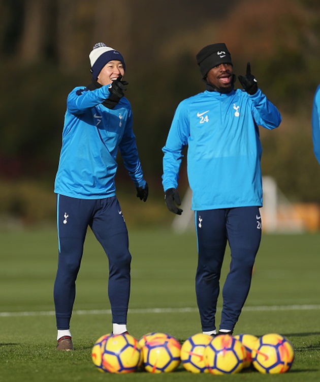 Son và Aurier là hai "cây hài" trên sân tập.