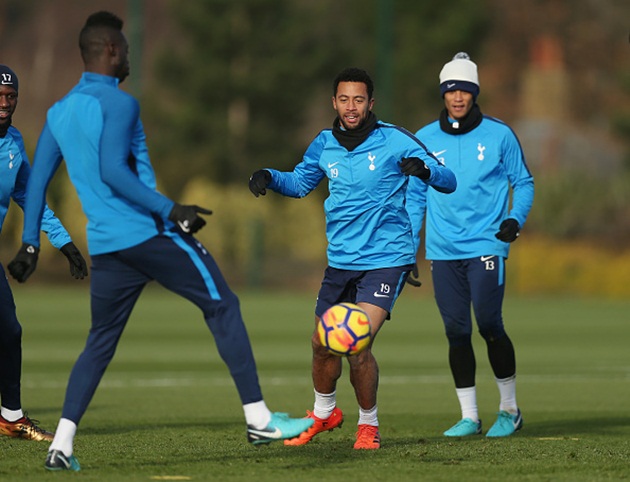 Hiện tại, Tottenham đang đứng thứ 7, cách nhóm dự Champions League 4 điểm.